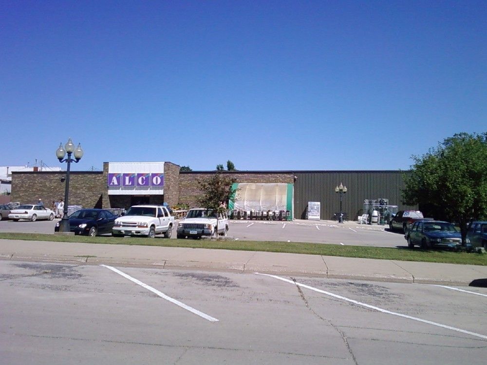 Leon Retail Center: 108 NE 3rd St, Leon, IA 50144